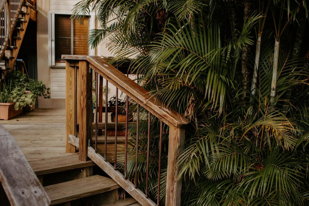 Condo w/ Large Pool & Lush Grounds photo 2