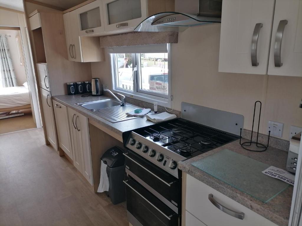 Luxurious Wheelchair-Friendly holiday home at Kent Coast Holiday Park photo 2
