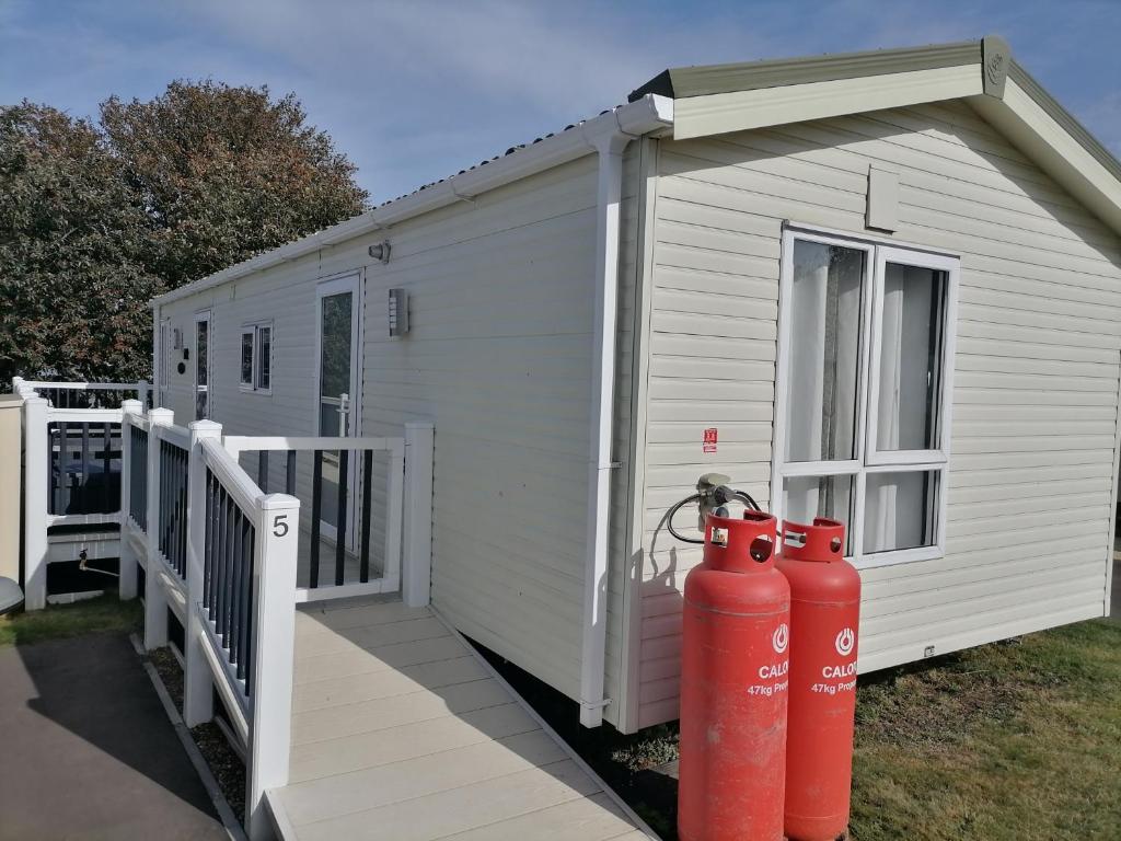 Luxurious Wheelchair-Friendly holiday home at Kent Coast Holiday Park photo 1