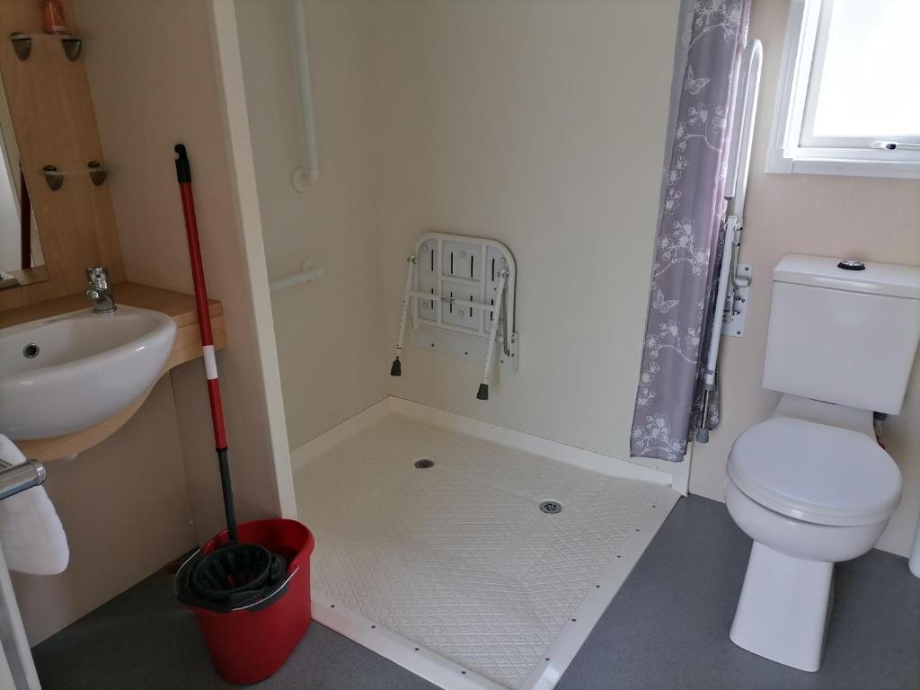 Luxurious Wheelchair-Friendly holiday home at Kent Coast Holiday Park photo 3