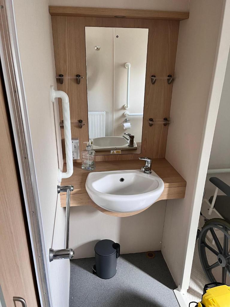 Luxurious Wheelchair-Friendly holiday home at Kent Coast Holiday Park photo 4