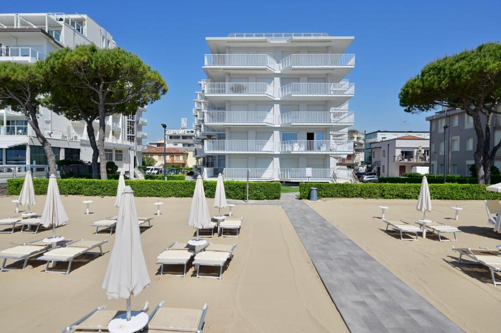 Vistamare Apartments