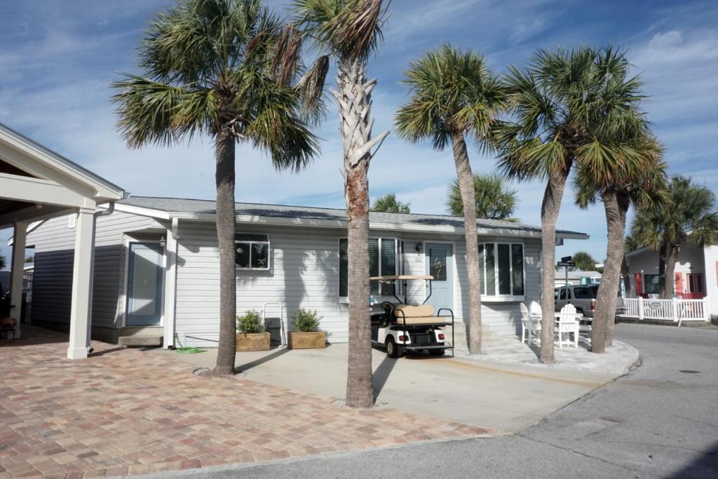 Venture Out 704 Seagull Dr Comes WITH GOLF CART photo 1