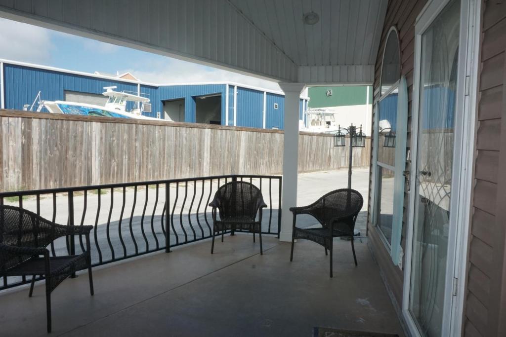 Venture Out 611 Seabreeze Dr Comes WITH GOLF CART photo 1
