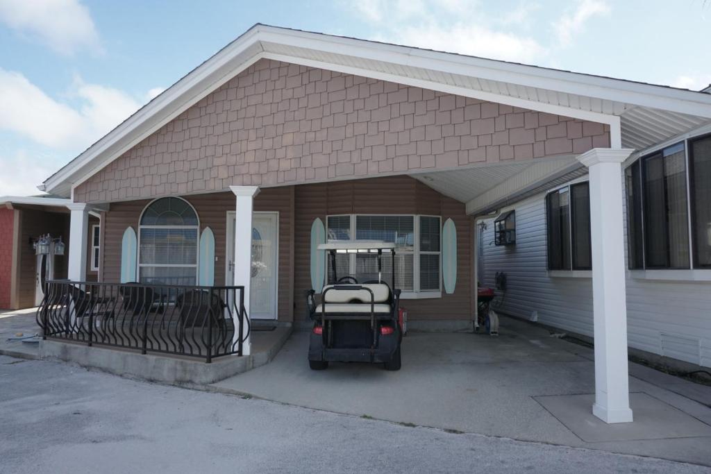 Venture Out 611 Seabreeze Dr Comes WITH GOLF CART photo 4