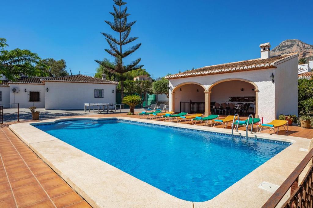 Villa Cantellops by Villa Plus