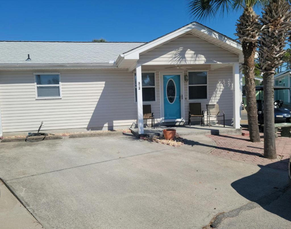 Venture Out 352 Amberjack Dr Comes WITH GOLF CART photo 1
