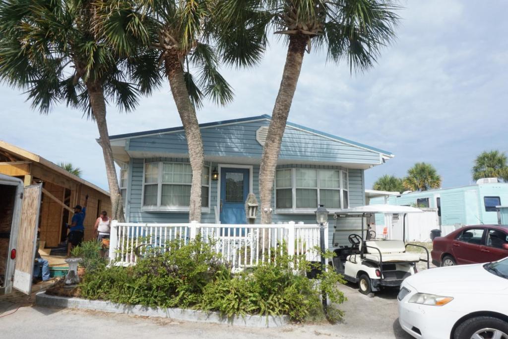 Venture Out 124 Gulf Loop Comes WITH GOLF CART