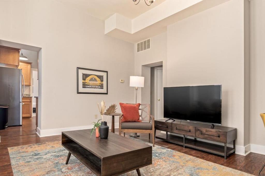 3-BR Soccer Stadium- Fast Drive to OTR - Downtown image