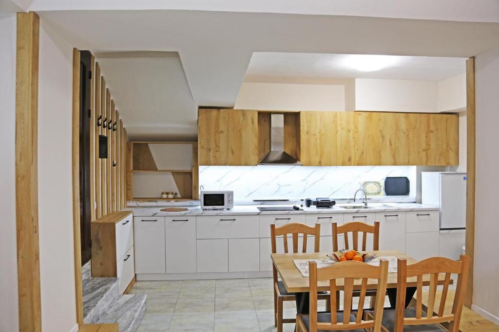 Modern Marvel Apartment photo 4