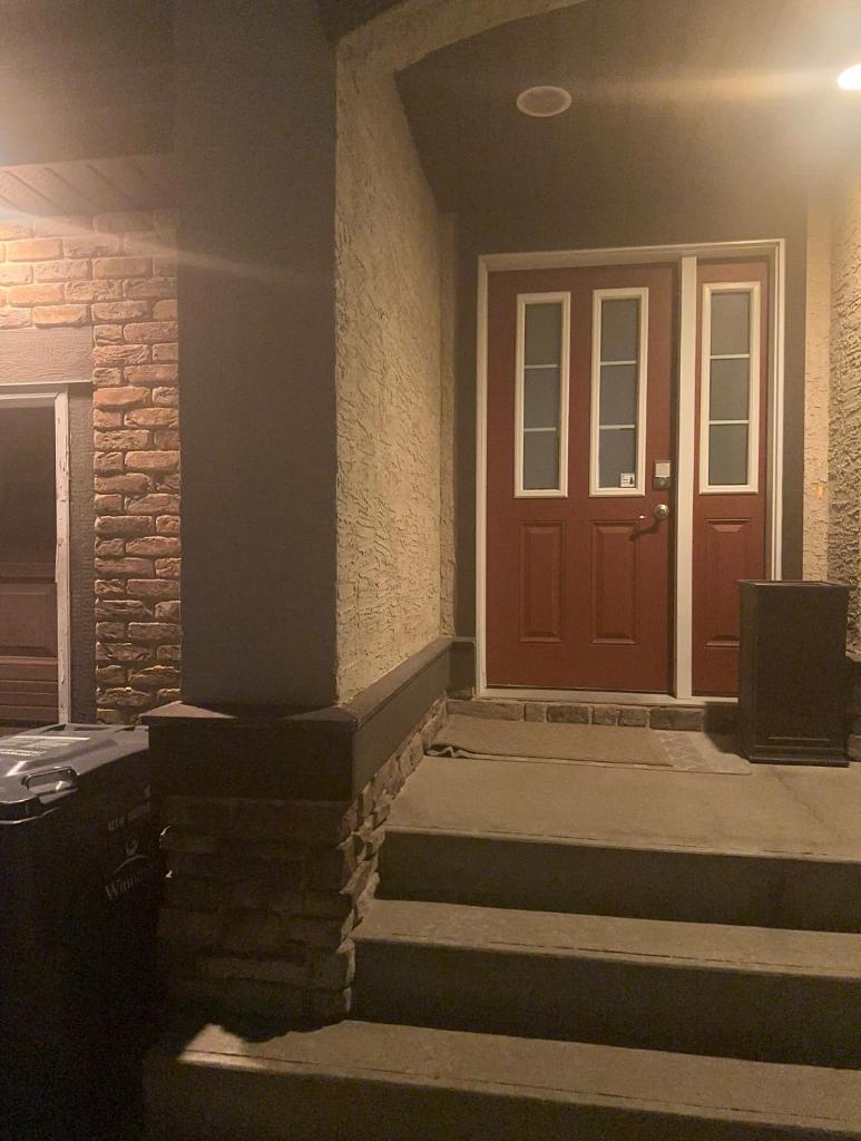 Comfortable 3 Bed Basement Unit