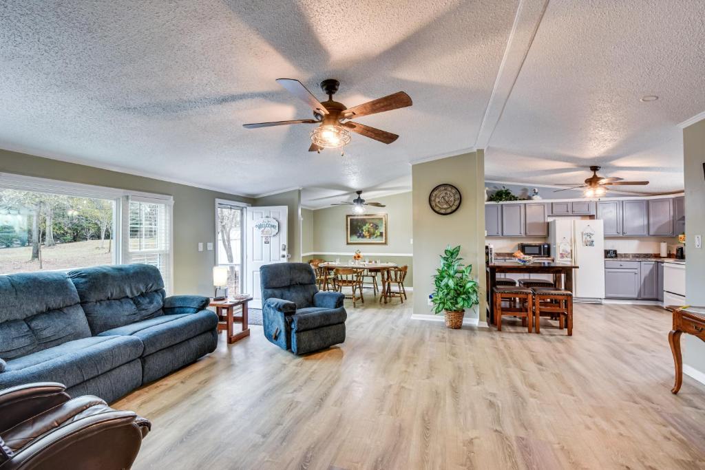Peaceful Six Mile Vacation Home with Fire Pit photo 3