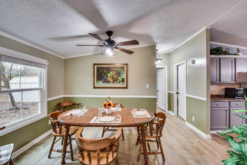 Peaceful Six Mile Vacation Home with Fire Pit photo 4