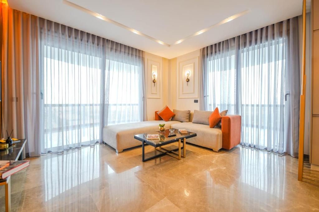 ROYAL ANFA PARK SUITE-BY AYLA STAY