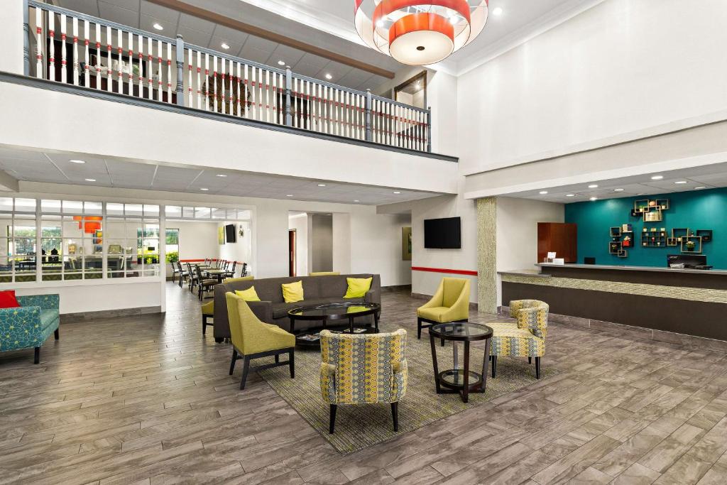 Best Western Galleria Inn & Suites image