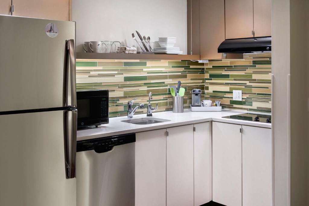Element by Marriott Boston Seaport District - Tap to explore photos