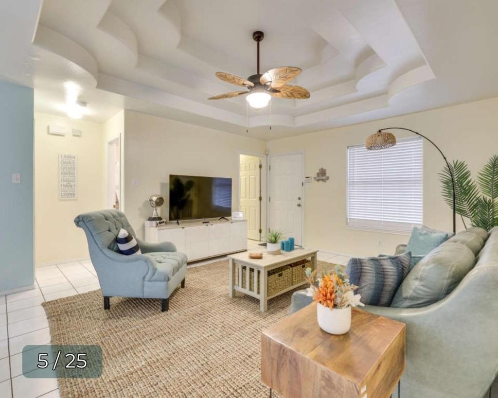 PEBBLES' BEACH HOUSE image