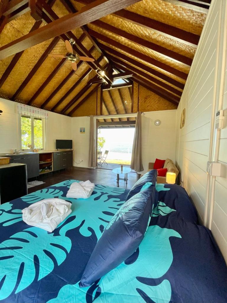 Blackstone Paea Premium beachfront bungalow private access wifi - 3 pers photo 3