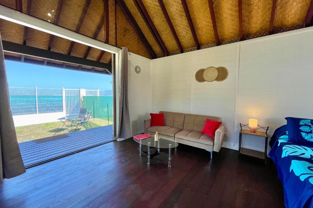 Blackstone Paea Premium beachfront bungalow private access wifi - 3 pers photo 1