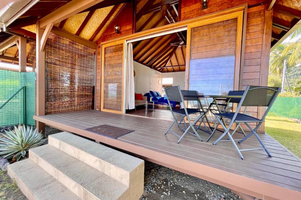 Blackstone Paea Premium beachfront bungalow private access wifi - 3 pers