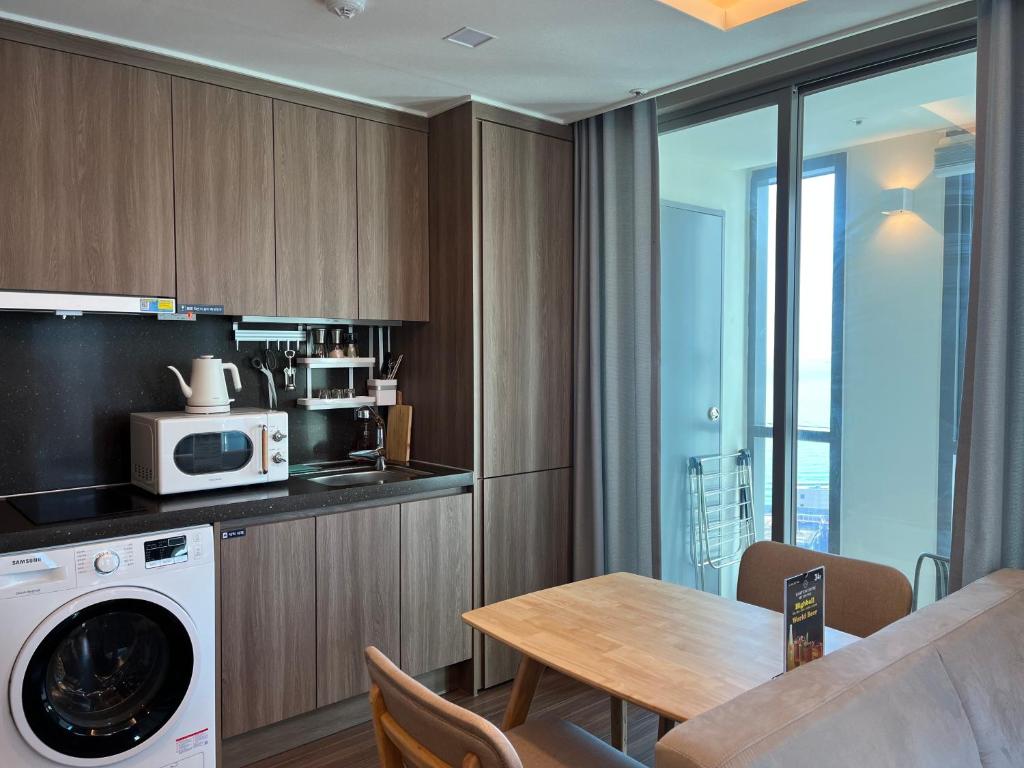 Cheulgu's Hotel in Haeundae beach photo 2