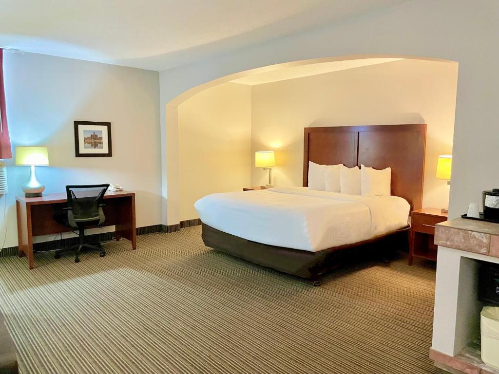 Country Inn & Suites by Radisson, Battle Creek, MI photo 1
