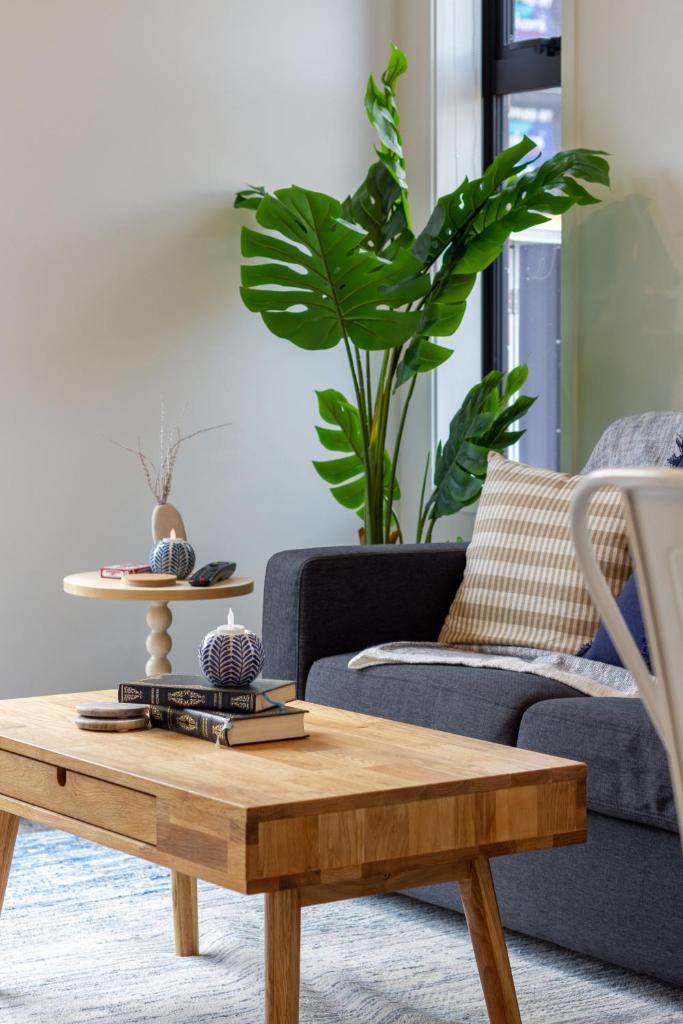 Modern, Convenient, Central: 1 bedroom loft - Tap to explore photos
