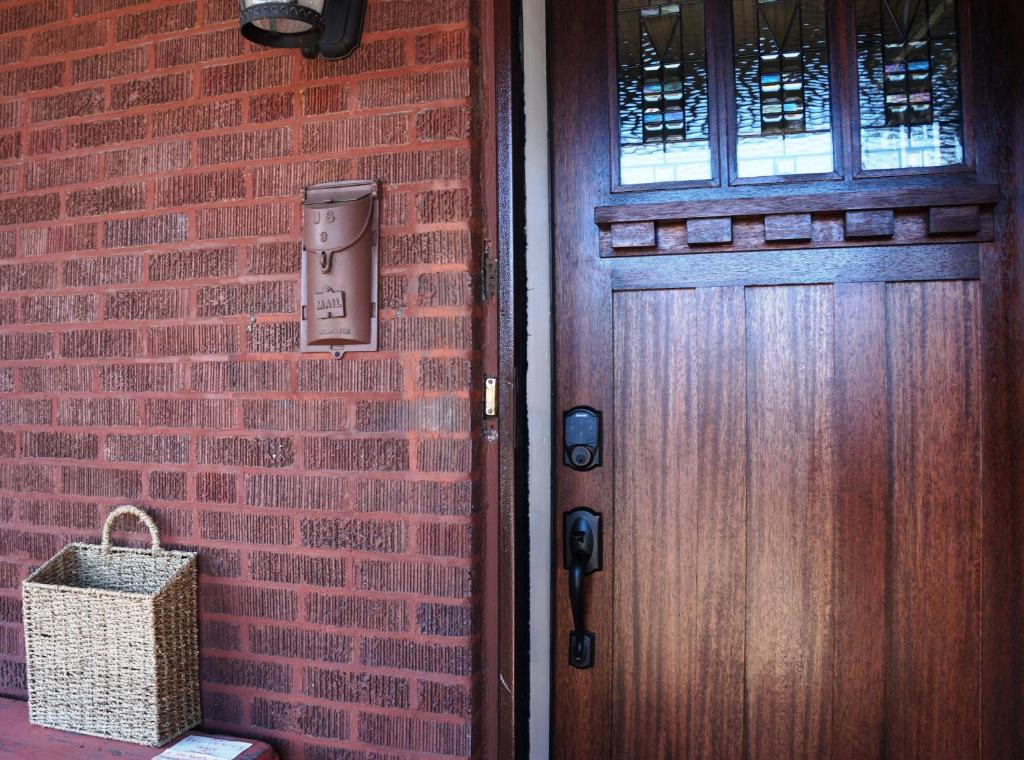 Well-Appointed Cozy Portage Park Apt, Dogs, Kids, Free Parking, 420 Compliant photo 3