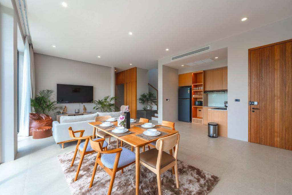 New 3BR Pool Villa Long One A5 with Chalong Bay view photo 2