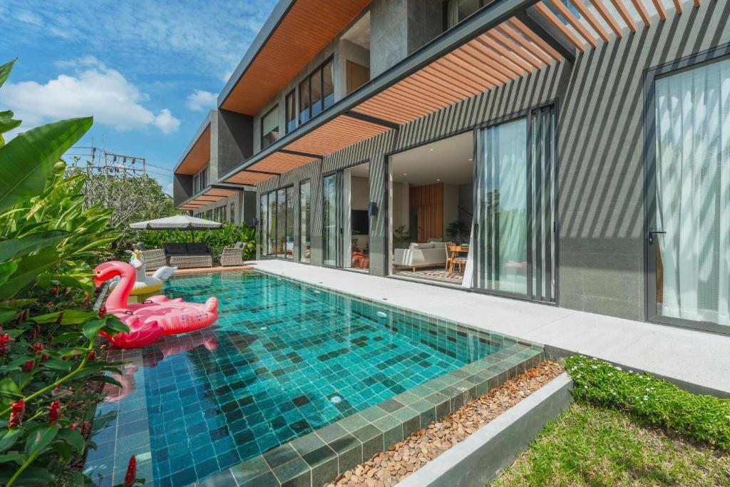 New 3BR Pool Villa Long One A5 with Chalong Bay view photo 4
