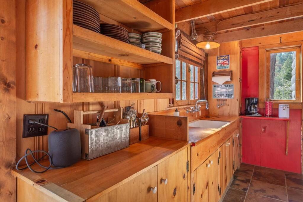 Coziest Cabin in Tahoe w Stone Fireplace Comfy Beds Close to Slopes & Lake photo 1