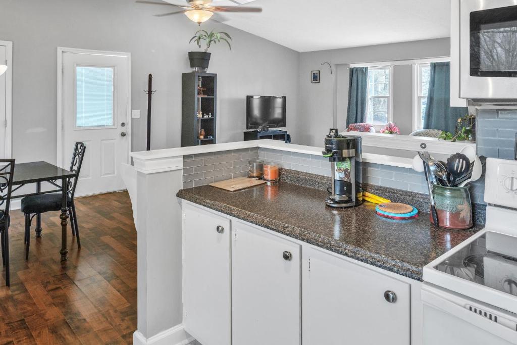 Southern Comfort Retreat in Travelers Rest home photo 2