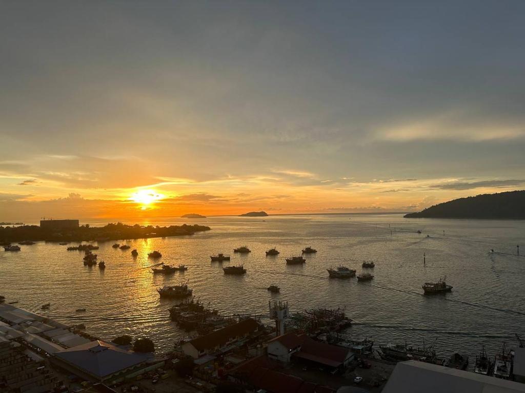 Sunset Seaview Studio Apartment at Kota Kinabalu City Centre photo 1