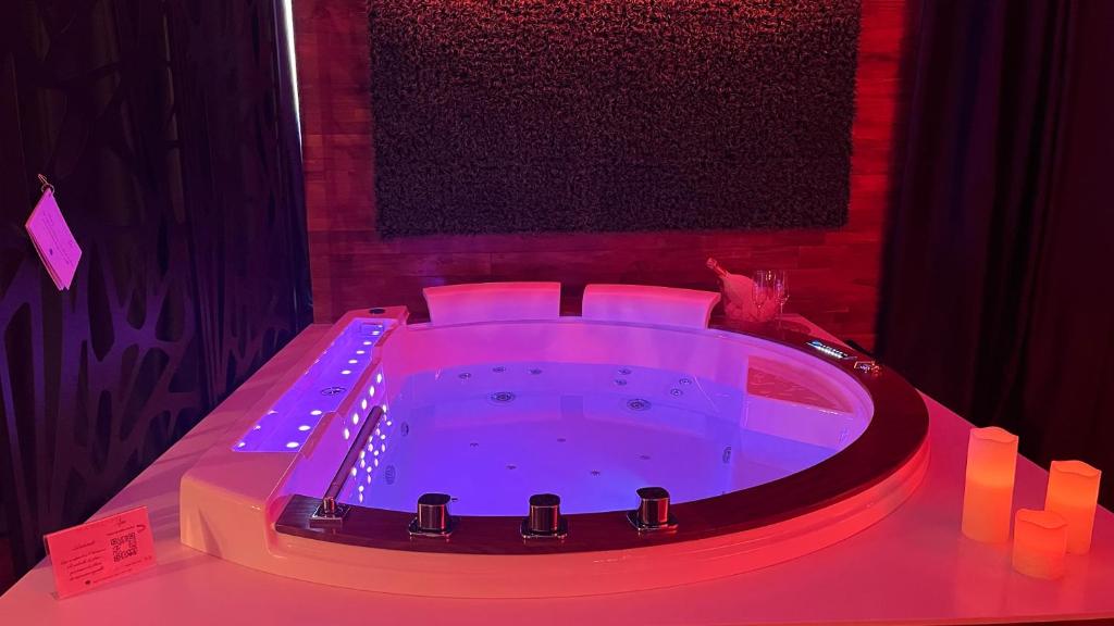 Love Room Cholet Le Double L photo 4