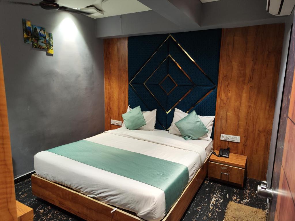 Hotel park photo 2