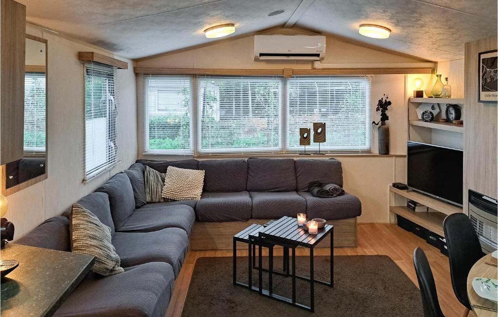 3 Bedroom Beautiful stacaravan In Vollenhove photo 1