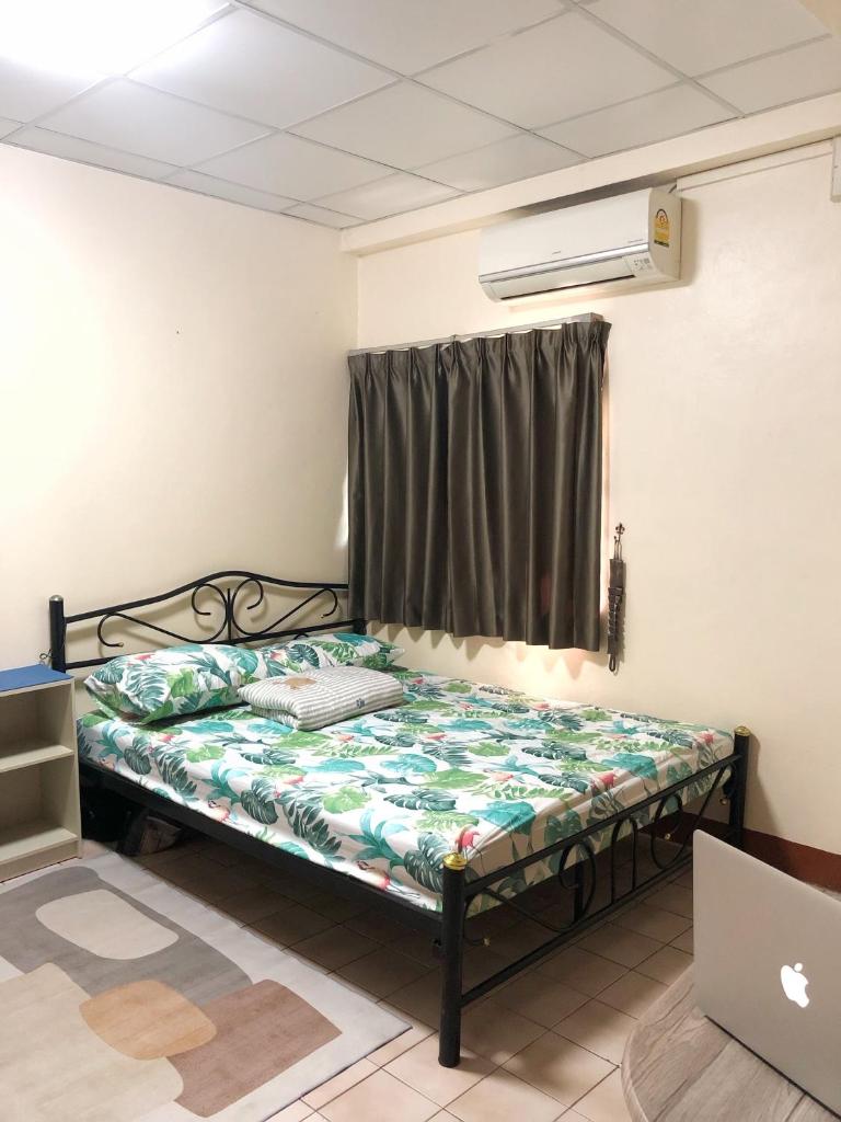 Apartment near Train and Mall -Bangkok photo 3