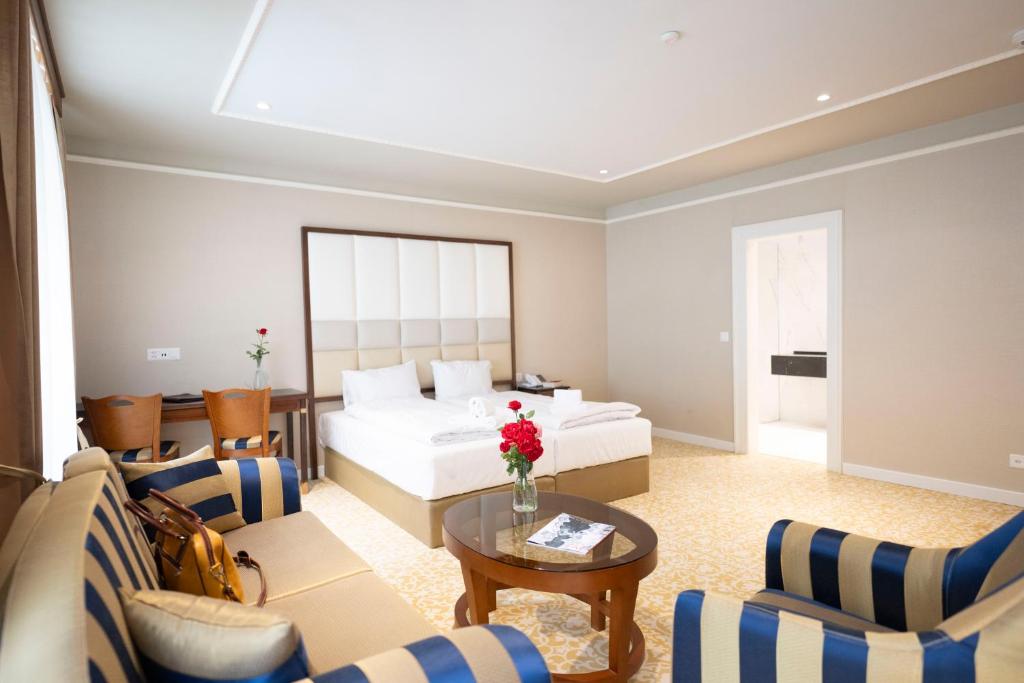 Scuol Palace Bed & Breakfast photo 2