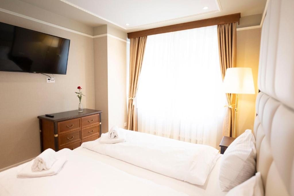 Scuol Palace Bed & Breakfast photo 3