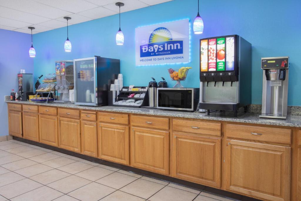 Travelodge by Wyndham Livonia Canton Novi Detroit Area photo 1