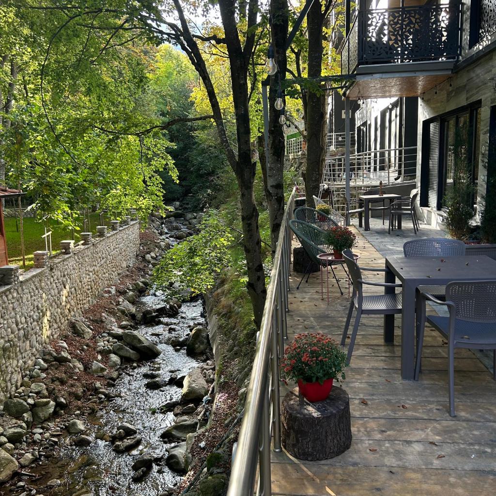 Bonvillas Brezovicë riverside apartments photo 4