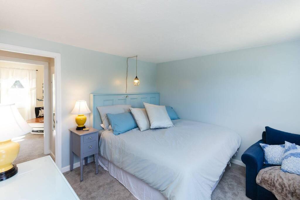 White Horse Cozy House -8 min walk to the beach! photo 1