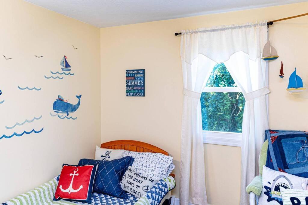 White Horse Cozy House -8 min walk to the beach! photo 4