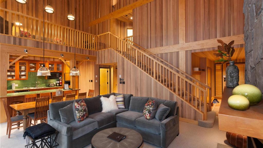 Cedar Creek E - Ski-In Ski-Out! Spacious Townhome, Hot Tub, Secure Parking - Whistler Platinum photo 4