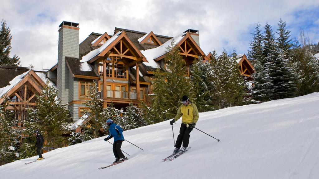 Cedar Creek E - Ski-In Ski-Out! Spacious Townhome, Hot Tub, Secure Parking - Whistler Platinum photo 1