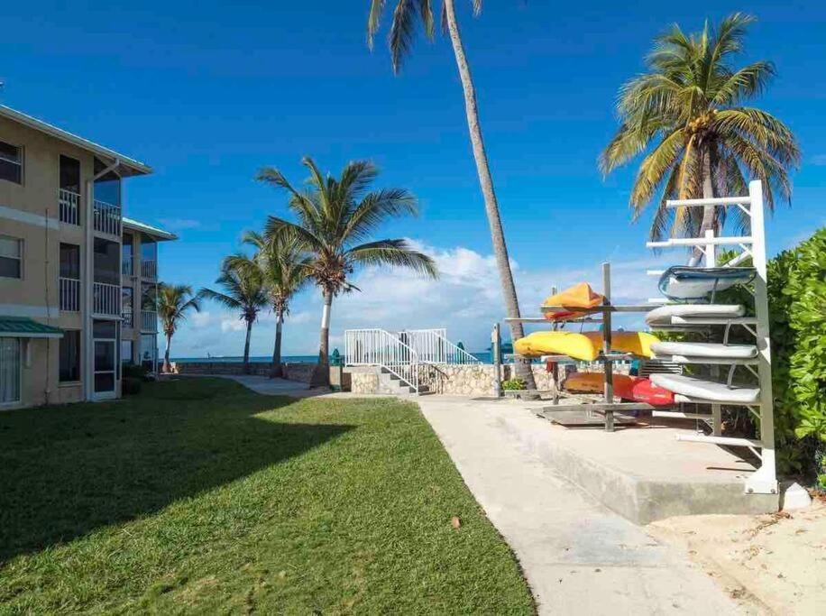 Plantation Village # 64 Seven Mile Beach Fully Renovated Modern 2 Bed 2 Bath photo 4
