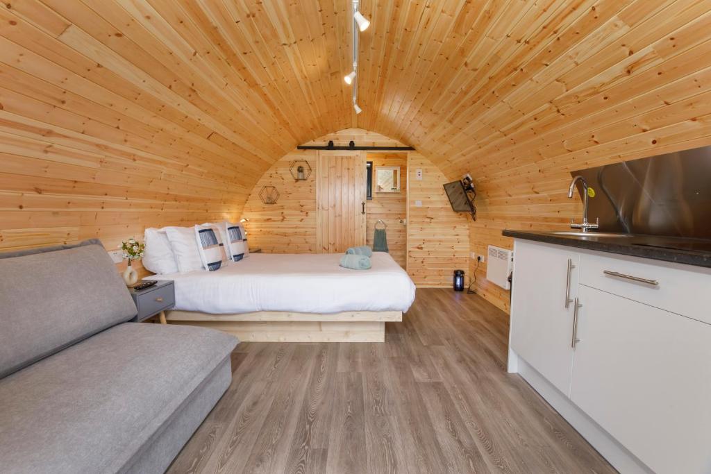 Little Meadow Pods with Hot Tub photo 4