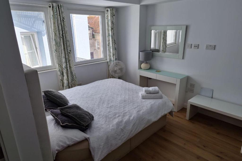 Gibraltar Suite 13-Hosted by Sweetstay photo 4