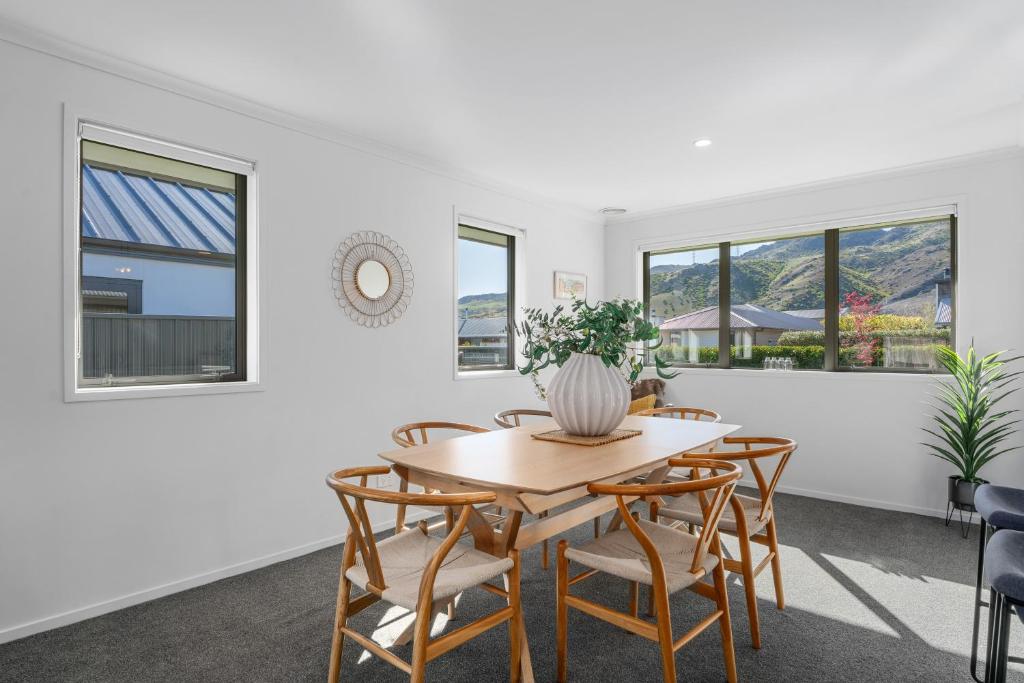 Alpha'N'est - Cromwell Holiday Home photo 3