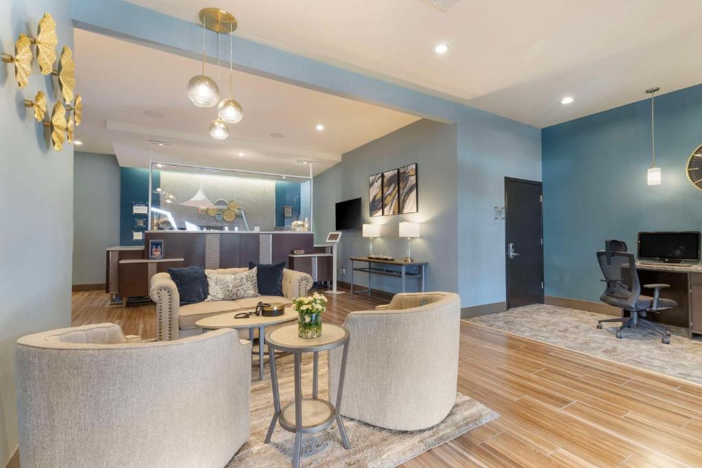 Best Western Plus Edinburg Inn & Suites image